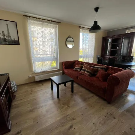 Cozy Close To & Airport Гданьск