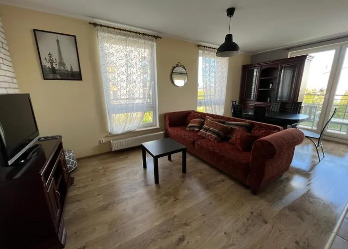 Cozy Close To & Airport 格但斯克