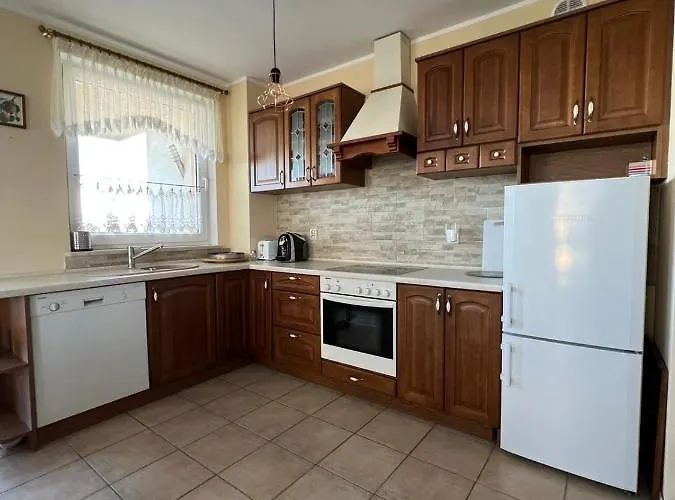 Cozy Close To & Airport